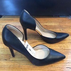 Black Pump with Cut-out Detail